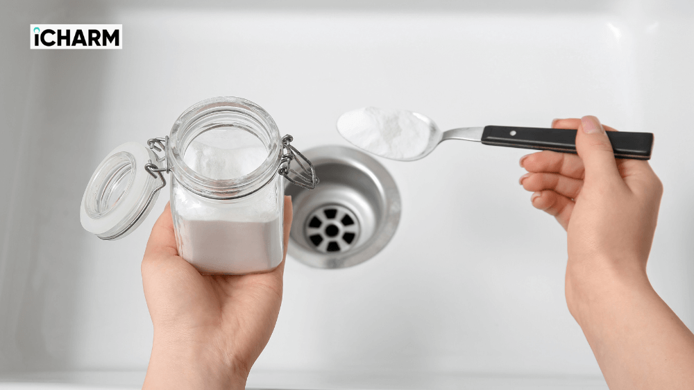 Dùng baking soda + giấm trắng