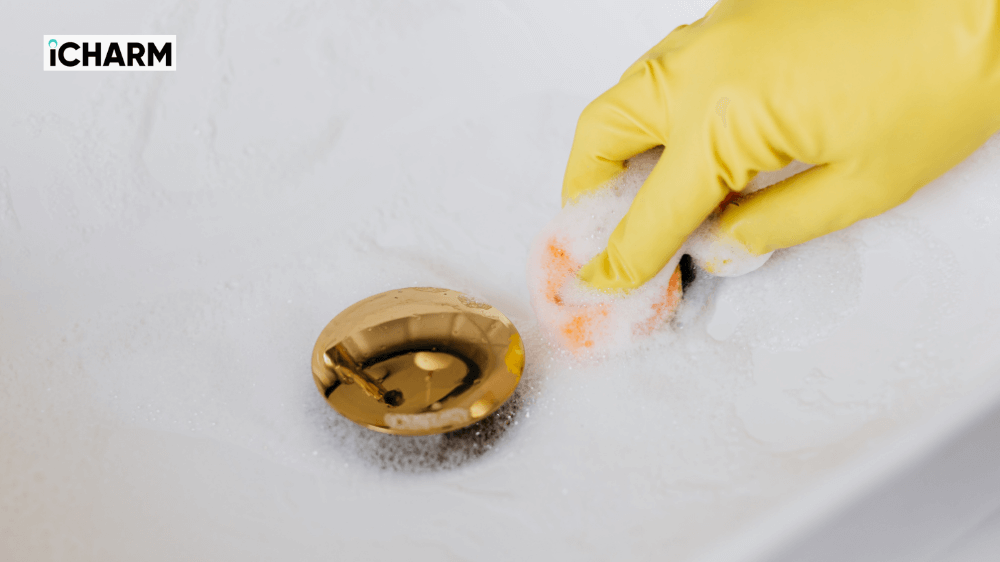 Vệ sinh nắp cống và lưới lọc định kỳ